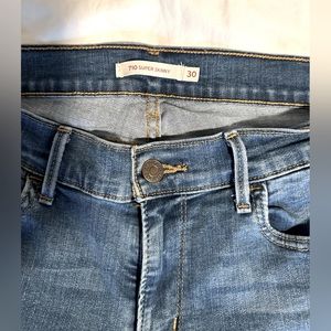 Levi’s 710 super skinny jean